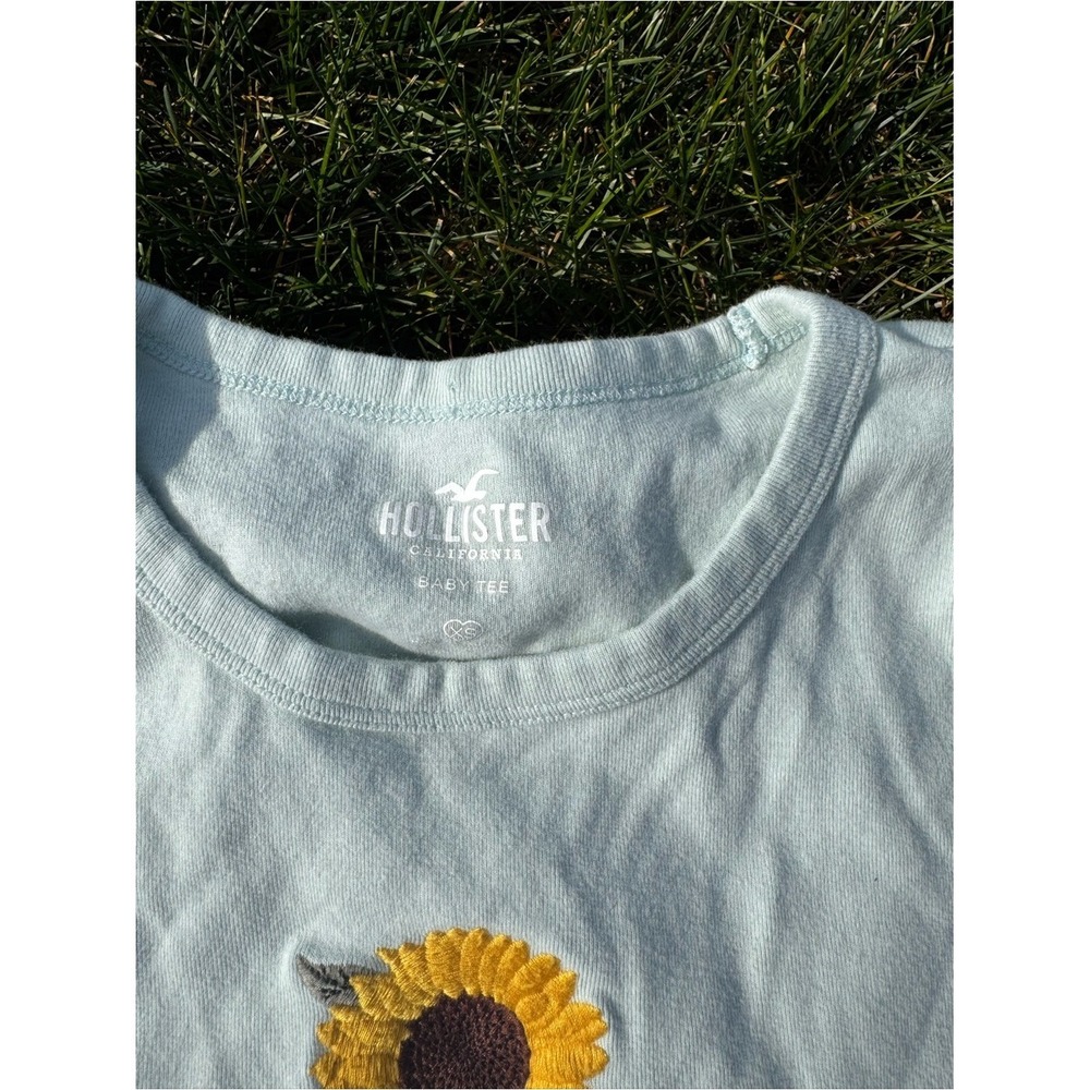 Hollister Sage Green Baby Sunflower Tee - Picture 4 of 4